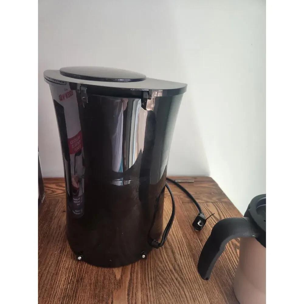 Black & Decker Brew'n Go Personal Coffeemaker w box and Travel Mug